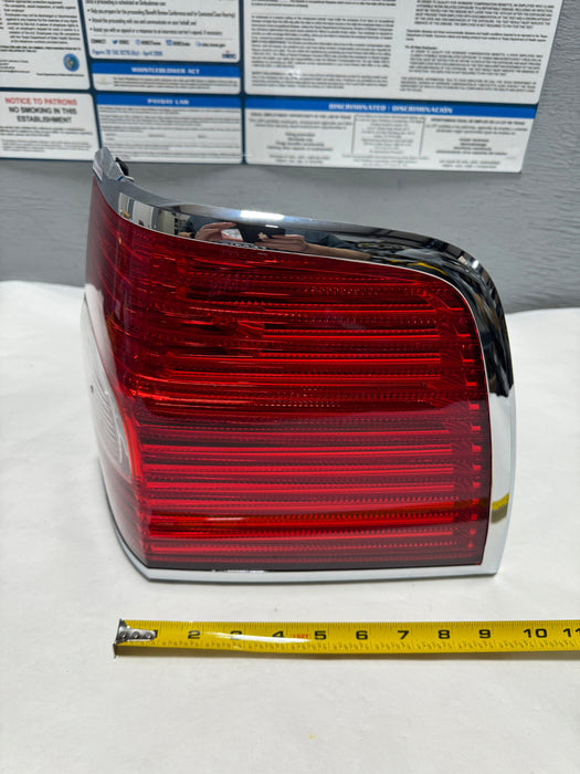 8L7Z-13404-A 2007-2014 Lincoln Navigator Passenger Side Outer Corner Tail Light OEM