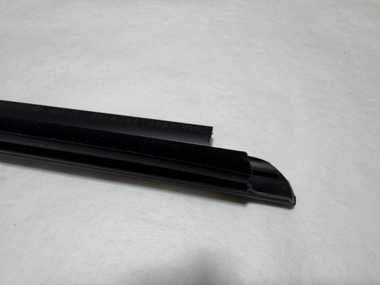 CL-0325-5067753AE-J3 2007-2017 Jeep Patriot Driver Side Back Door Belt WeatherStrip Seal Genuine OEM