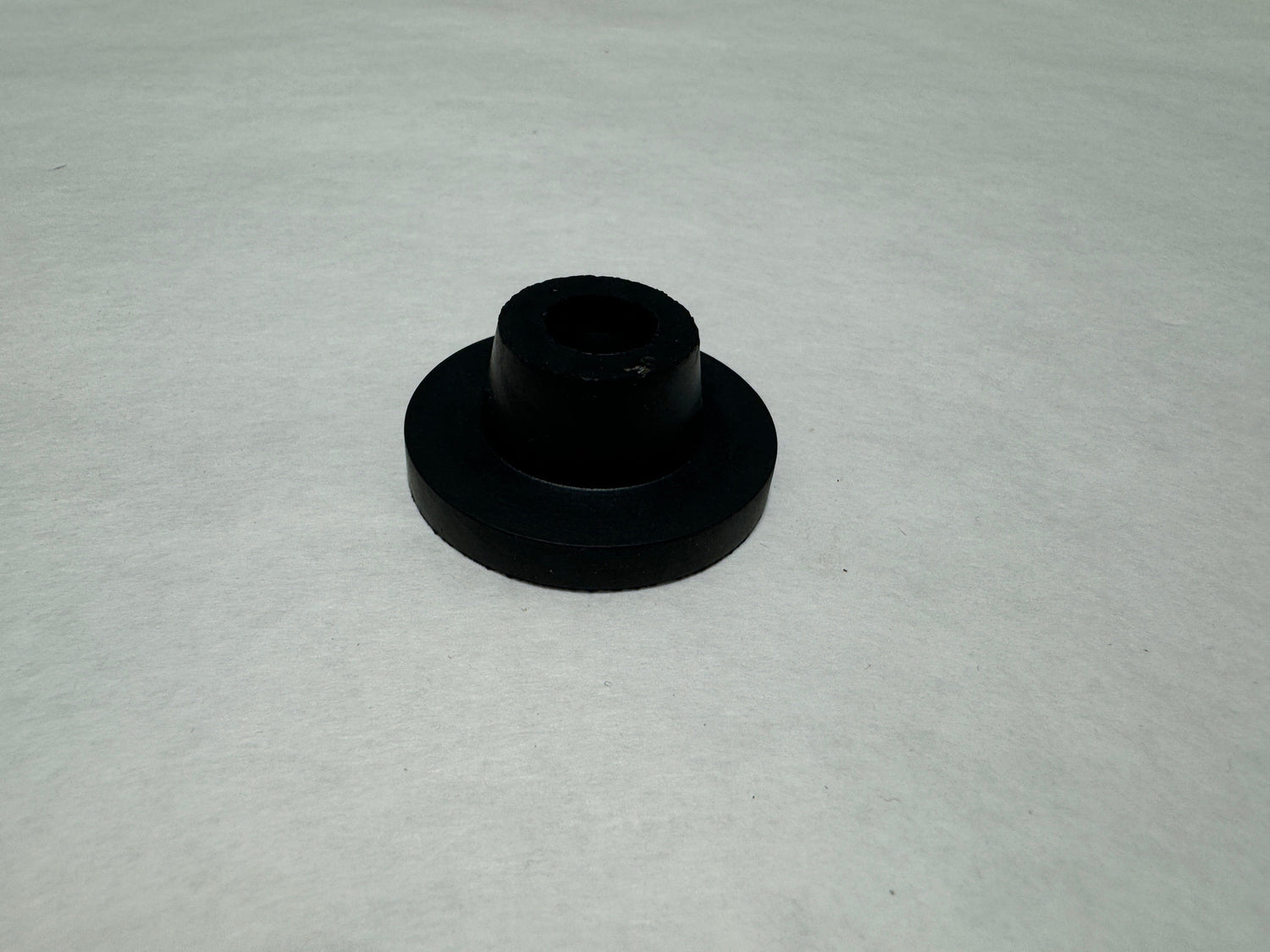 F5ZZ-9P686-AA 2007-2023 Ford Mustang Air Filter Housing Rubber Insulator OEM