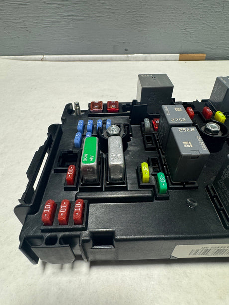 25888305 2008-2009 Express or Savana Van Body Fuse Box With Relays OEM