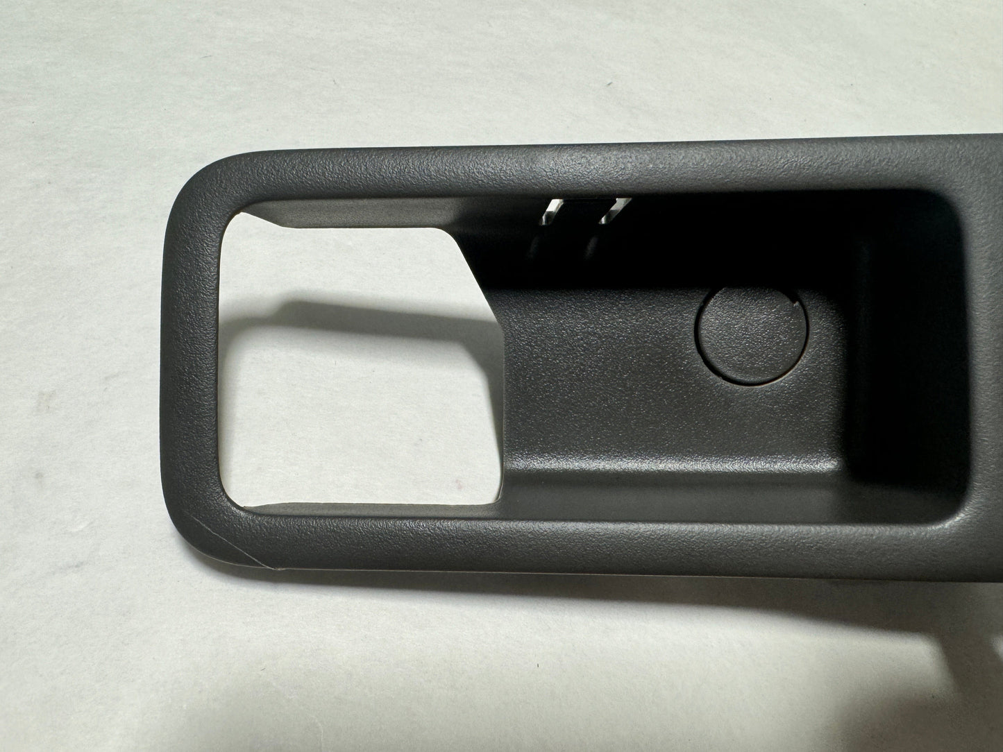 8T4Z-7822621-AA 2008-2014 Ford Edge Front Driver Side Door Handle Bezel With Lock Switch