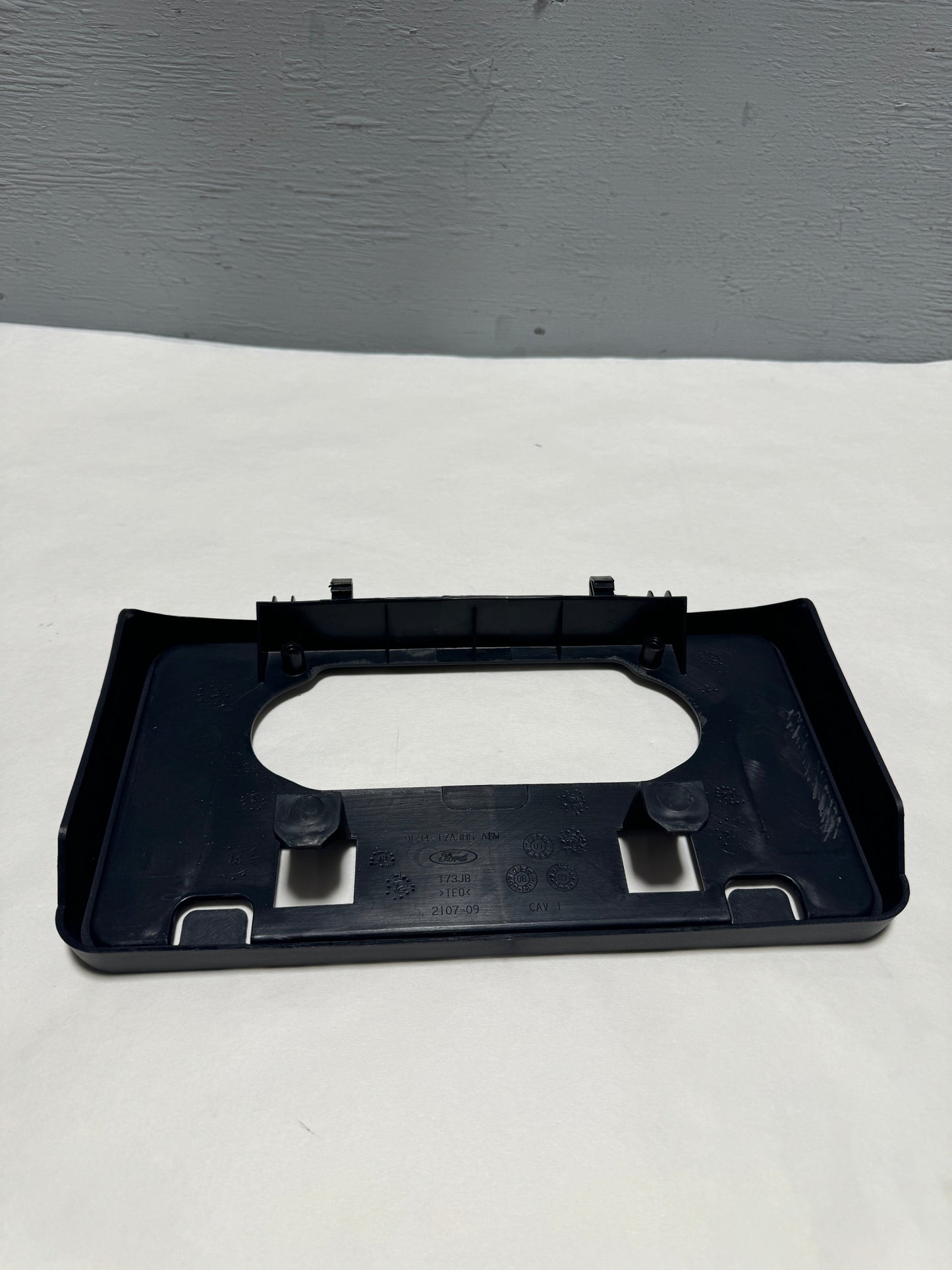 CL-0824-9L3Z-17A385-A-D27 2009-2014 Ford F-150 Front Lower Grille License Plate Bracket OEM