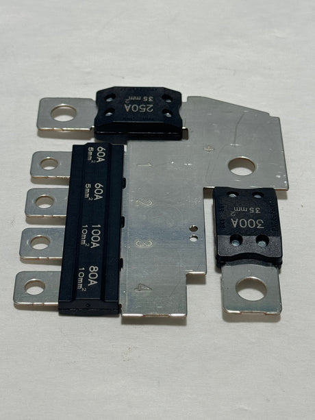 20815889 2010-2016 Cadillac SRX Engine Main Fuse Block Circuit Breaker OEM