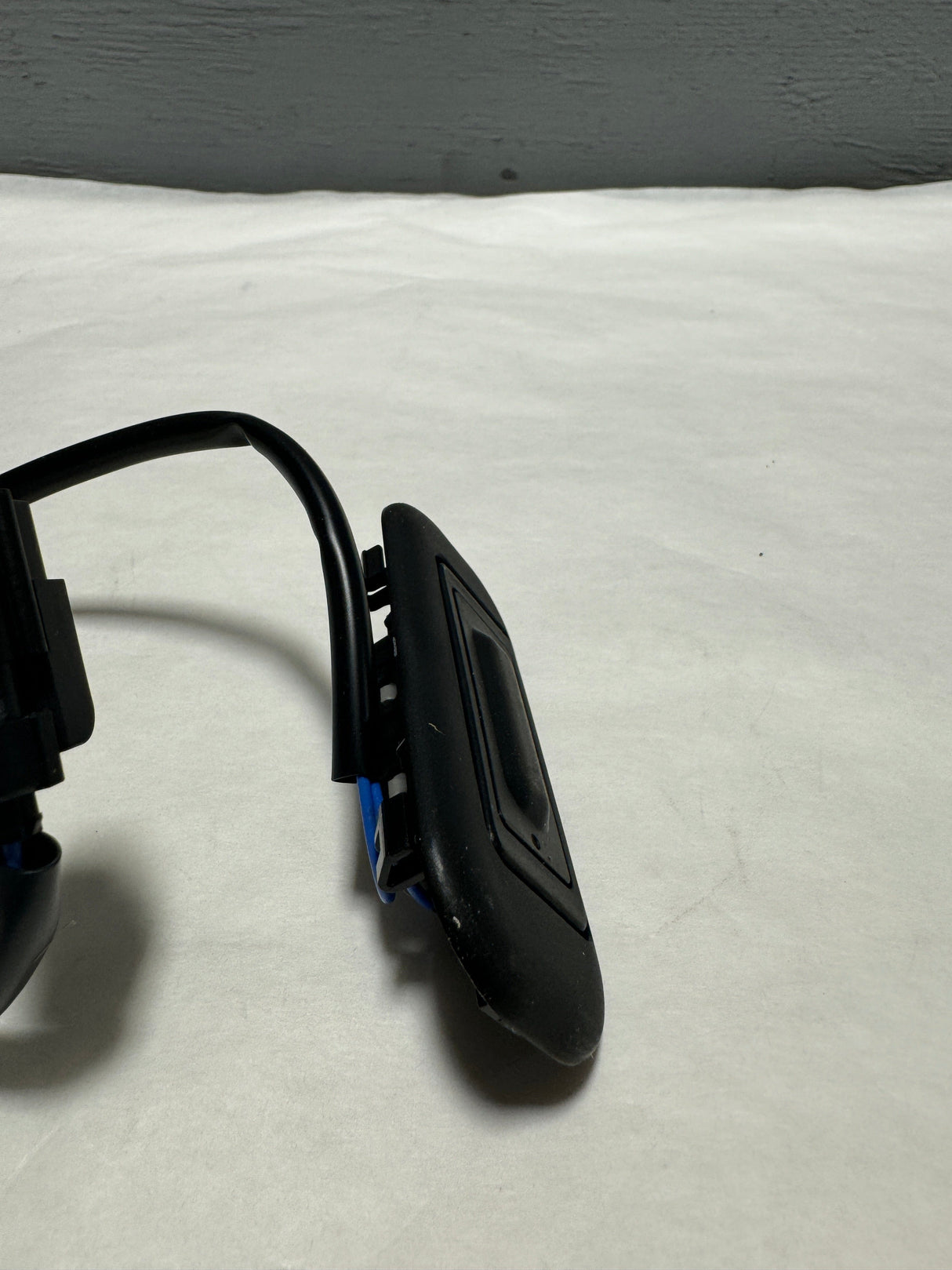 22862011 2010-2017 Equinox or Terrain Liftgate Tailgate Trunk Release Switch. OEM