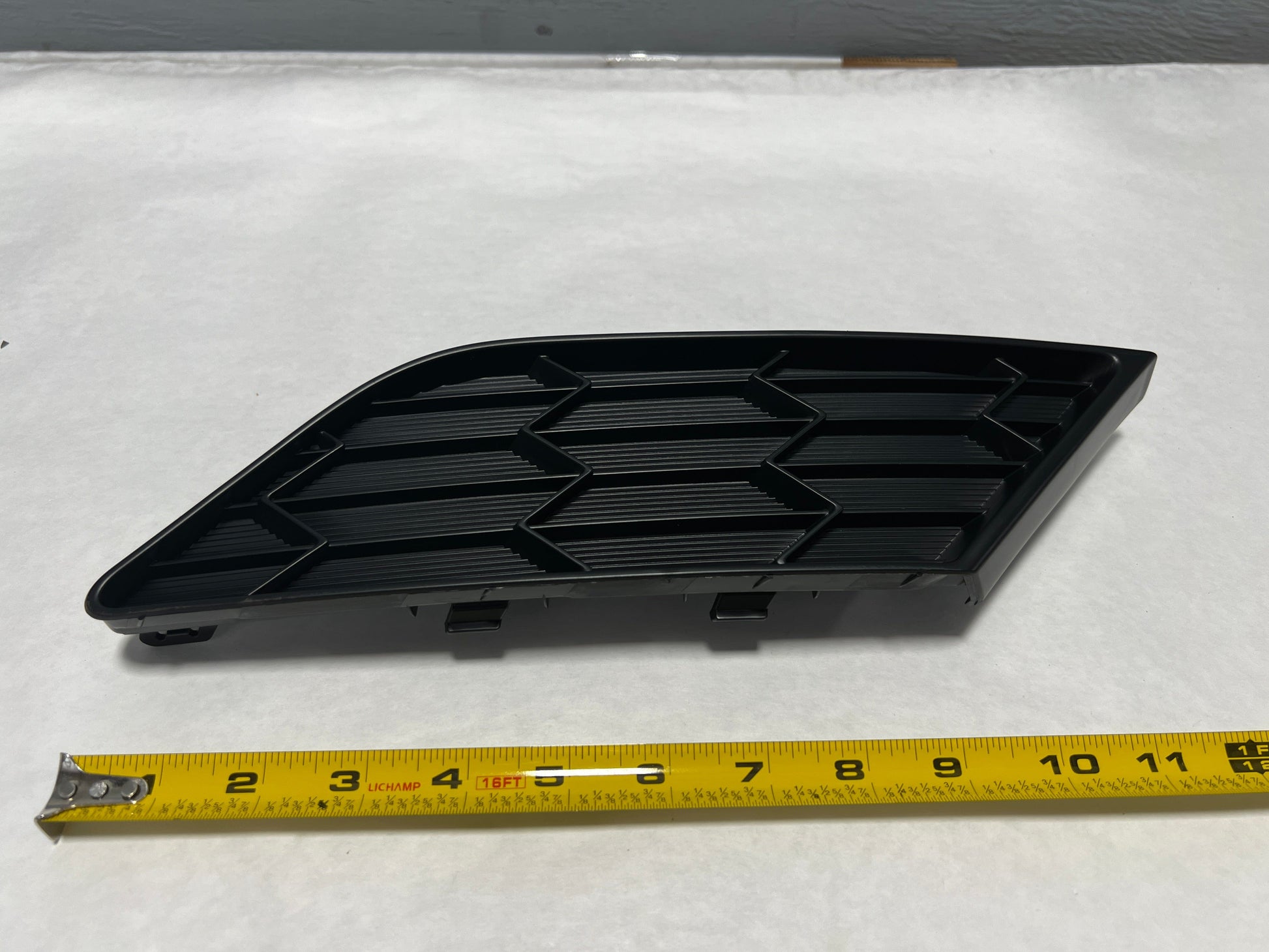 71103-TK8-A00-F5 2011-2013 Honda Odyssey Passenger Side Front Bumper Fog Light Hole Cover Trim