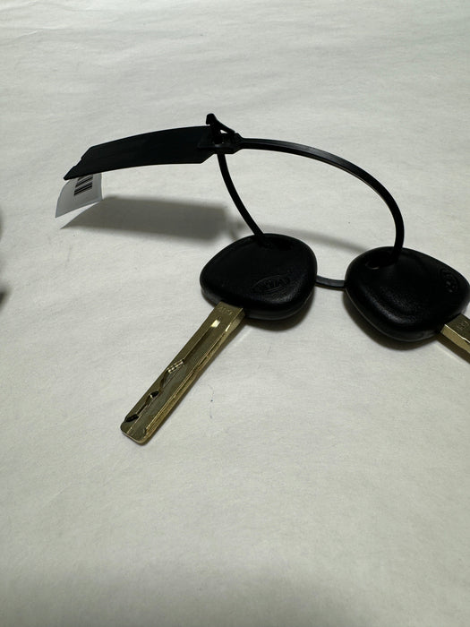81900-1UA00 2011-2013 Kia Sorento Ignition Cylinder With Keys For Automatic Transmission Only