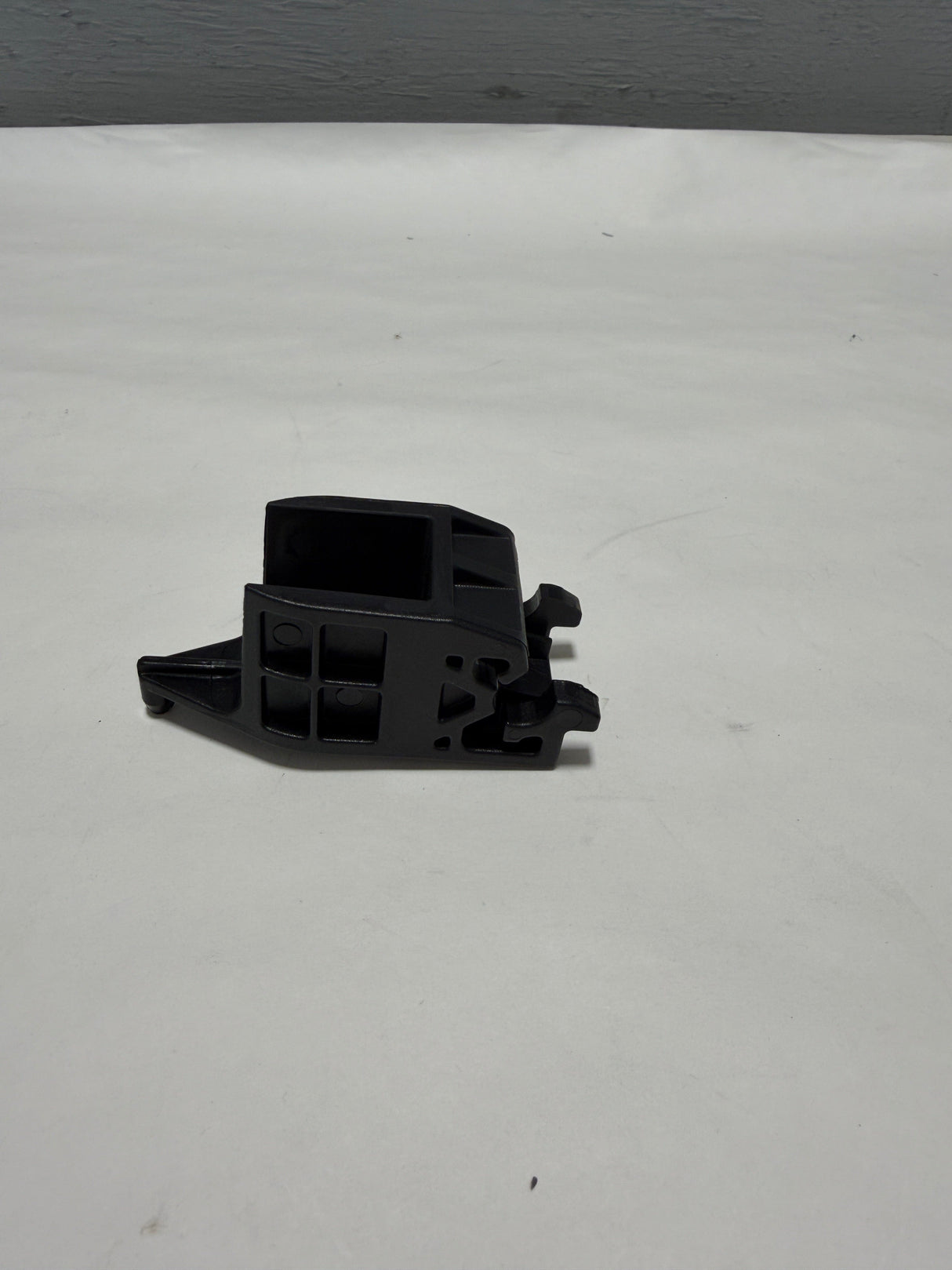 92191-2T100 2011-2015 Kia Optima OEM Non-Xenon Headlamp Mounting Clip (1)