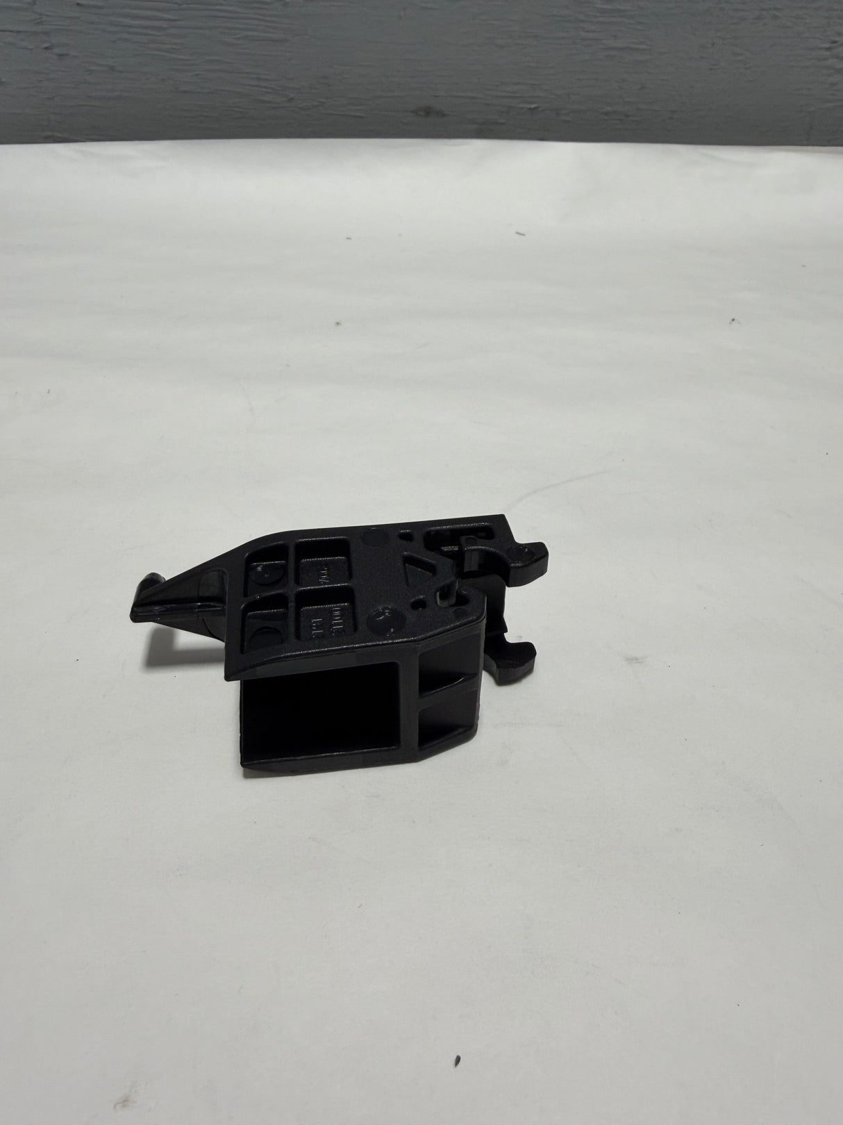 92191-2T100 2011-2015 Kia Optima OEM Non-Xenon Headlamp Mounting Clip (1)