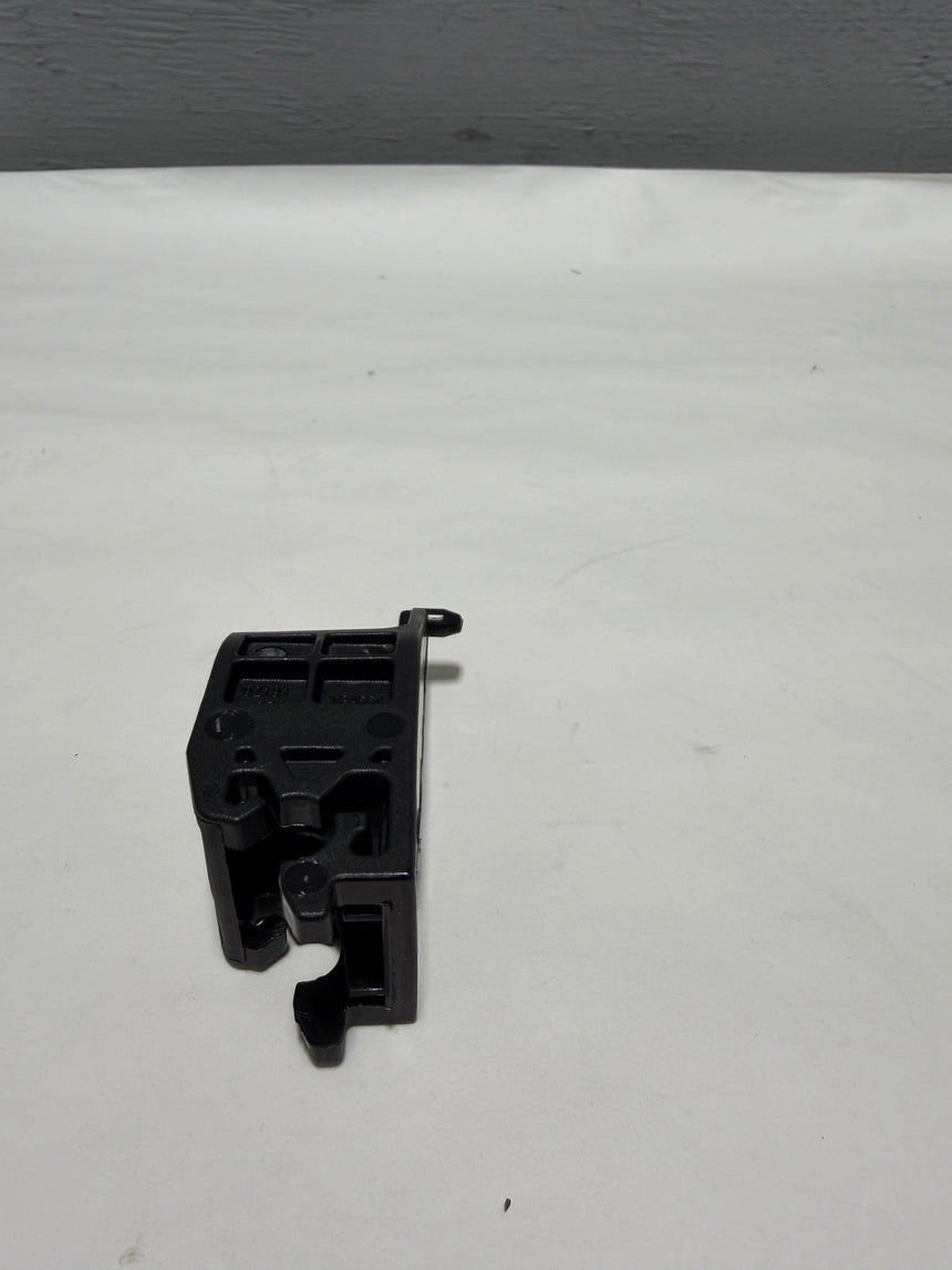 2011-2015 Kia Optima OEM Non-Xenon Headlamp Mounting Clip (1)