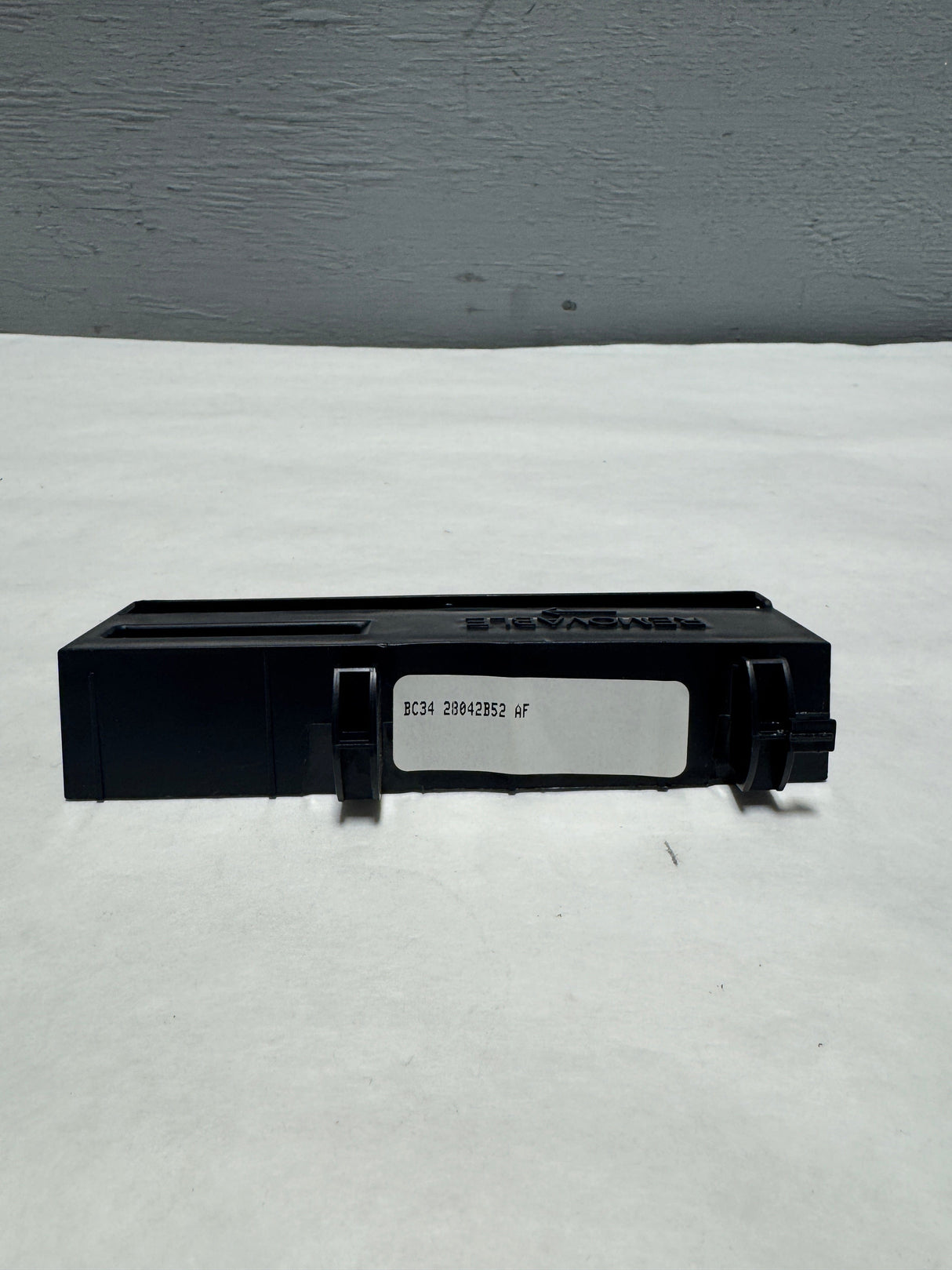 BC3Z-28042B52-A 2011-2016 Ford F-250 F-350 Center Console Armrest Bracket For Flow Through Center Consoles