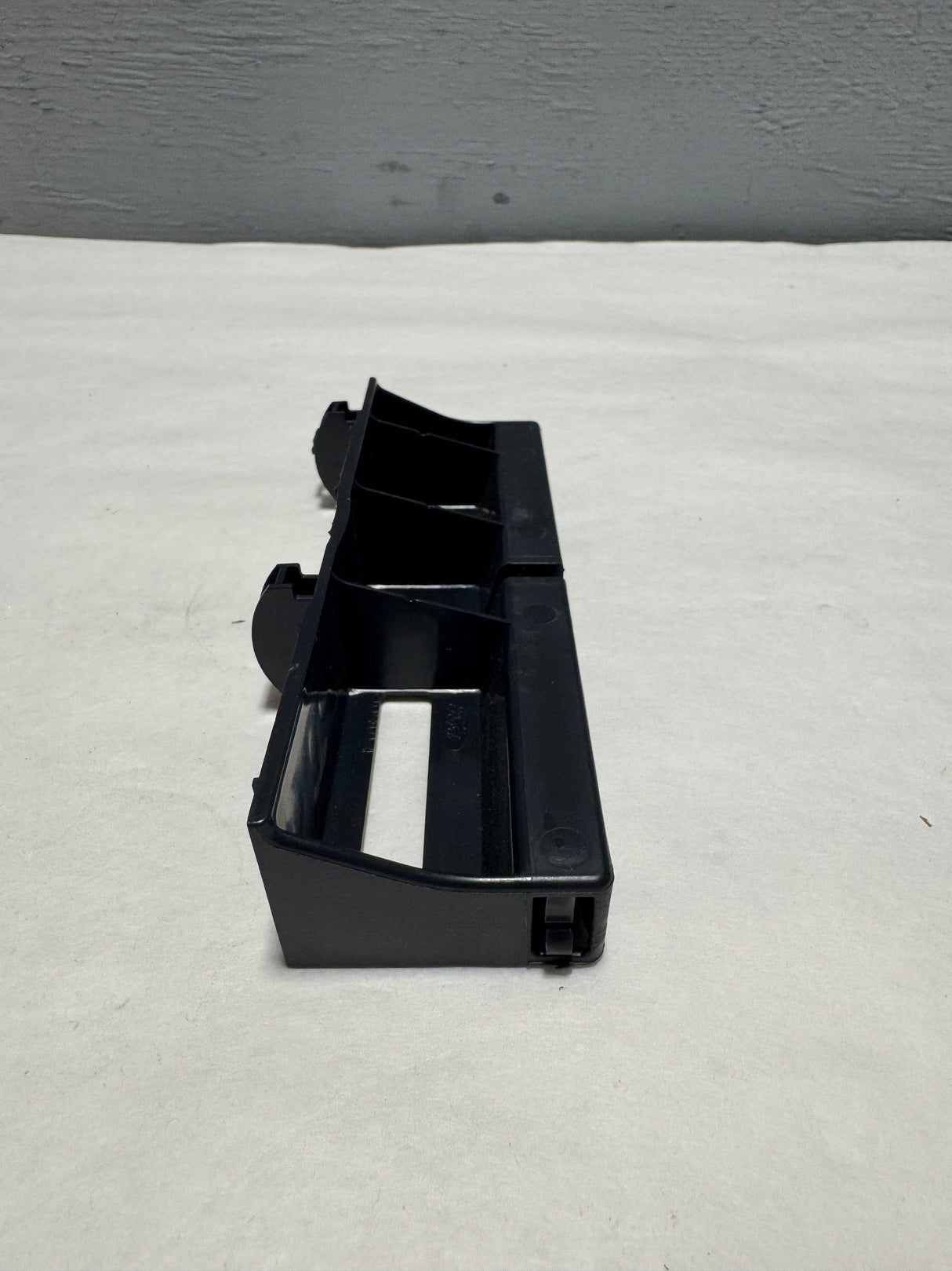 BC3Z-28042B52-A 2011-2016 Ford F-250 F-350 Center Console Armrest Bracket For Flow Through Center Consoles