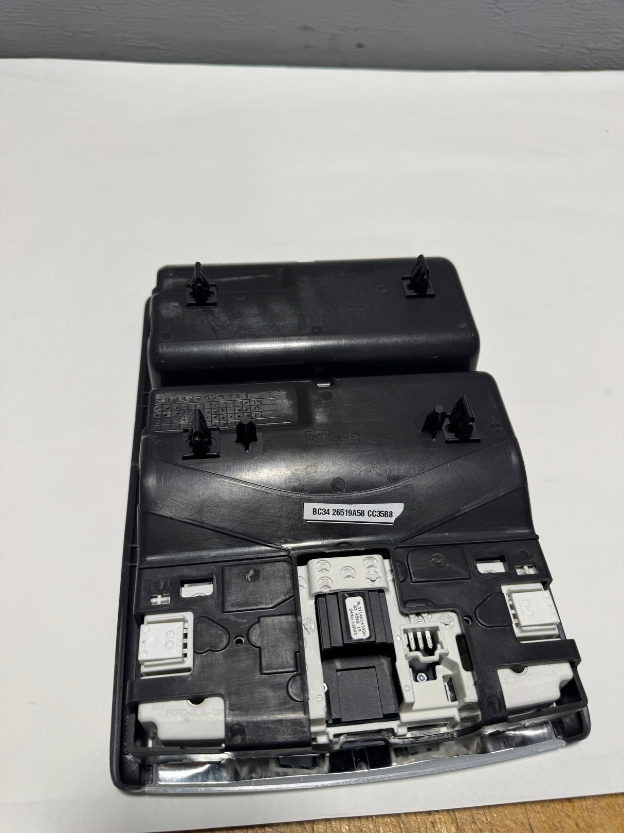 BC3Z-26519A70-CB-F9 2011-2016 Ford F-250 F-350 Crew Cab  Roof Console W/o Sunroof With Sliding Rear Window Black OEM