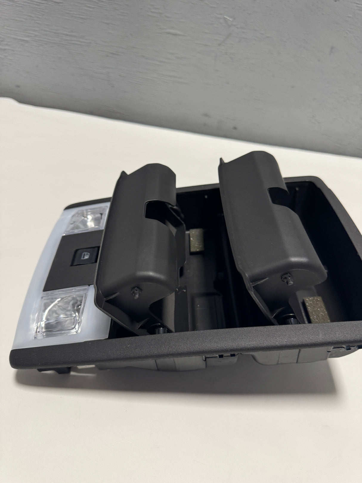 BC3Z-26519A70-CB-F9 2011-2016 Ford F-250 F-350 Crew Cab  Roof Console W/o Sunroof With Sliding Rear Window Black OEM