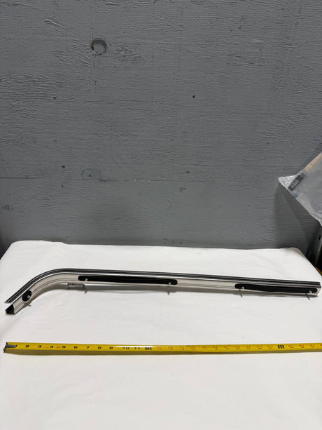 RC50-72580-TK8-A01-B25 2011-2017 Honda Odyssey Driver Side Power Sliding Door Center Rail OEM