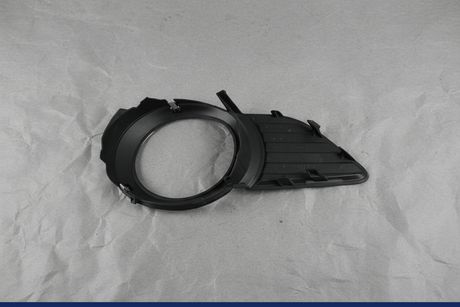 2011-2017 Toyota Sienna Passenger Fog Lamp Cover Bezel Genuine OEM
