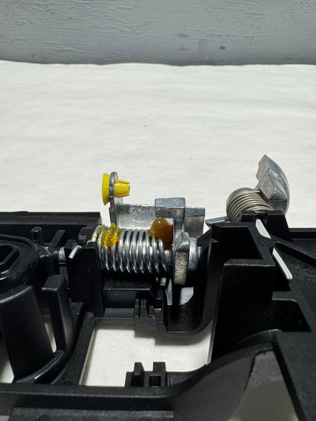 CB5Z-7826685-A 2011-2019 Ford Explorer Front Driver Door Handle Bracket Reinforcement For Keyless Entry Only