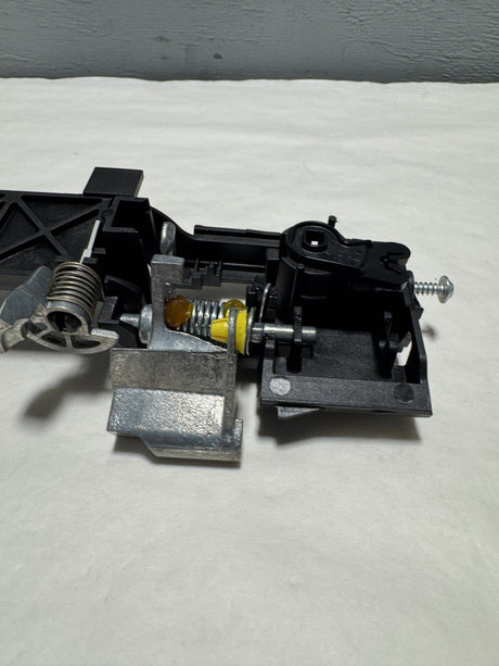 CB5Z-7826685-A 2011-2019 Ford Explorer Front Driver Door Handle Bracket Reinforcement For Keyless Entry Only