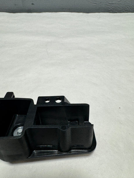 CB5Z-7826685-A 2011-2019 Ford Explorer Front Driver Door Handle Bracket Reinforcement For Keyless Entry Only