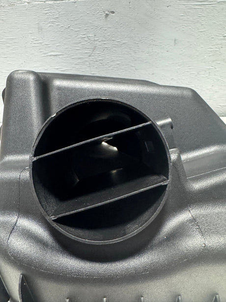 20913557 2012-2017 Enclave Traverse Acadia 3.6 Air Cleaner Housing Cover OEM