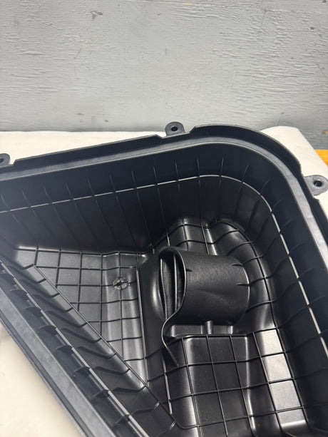 20913557 2012-2017 Enclave Traverse Acadia 3.6 Air Cleaner Housing Cover OEM