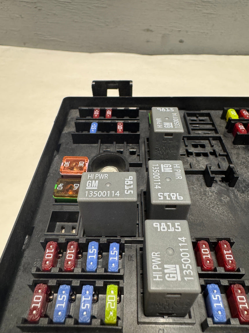 2013-2014 Savana or Express 6.6 Diesel Under Hood Fuse Junction Box OEM