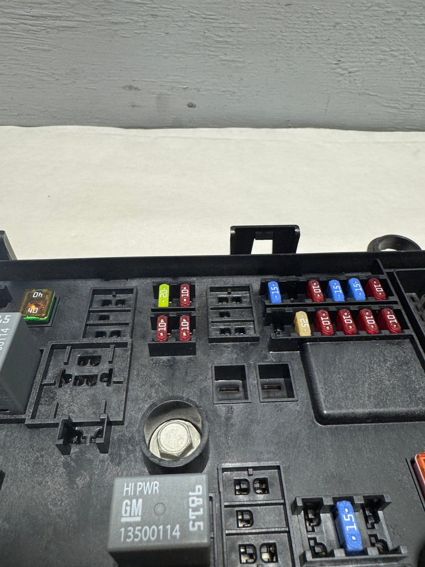 2013-2014 Savana or Express 6.6 Diesel Under Hood Fuse Junction Box OEM