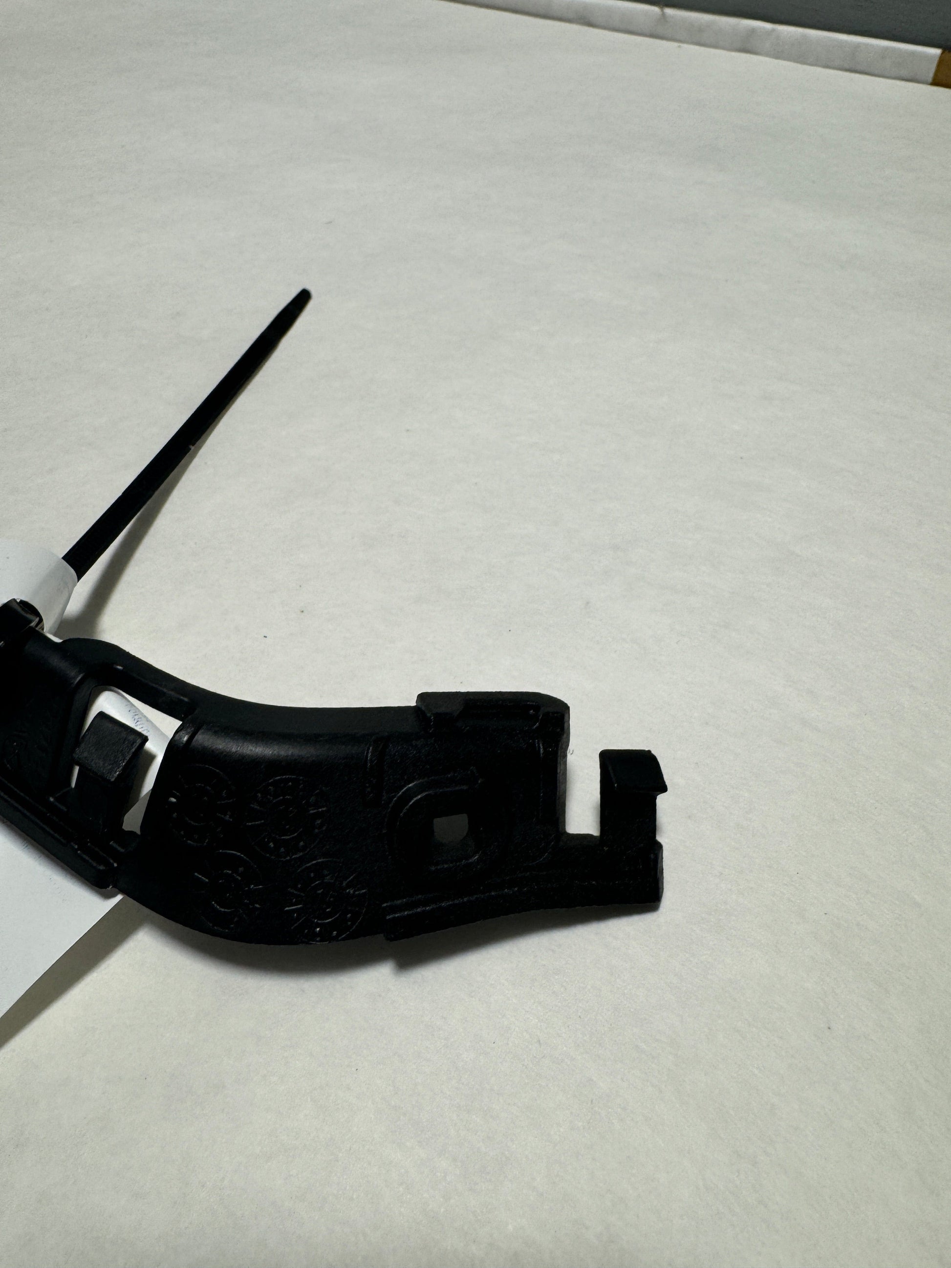 22971447 2013-2016 GMC Acadia Front Bumper Mount Bracket Driver Side OEM