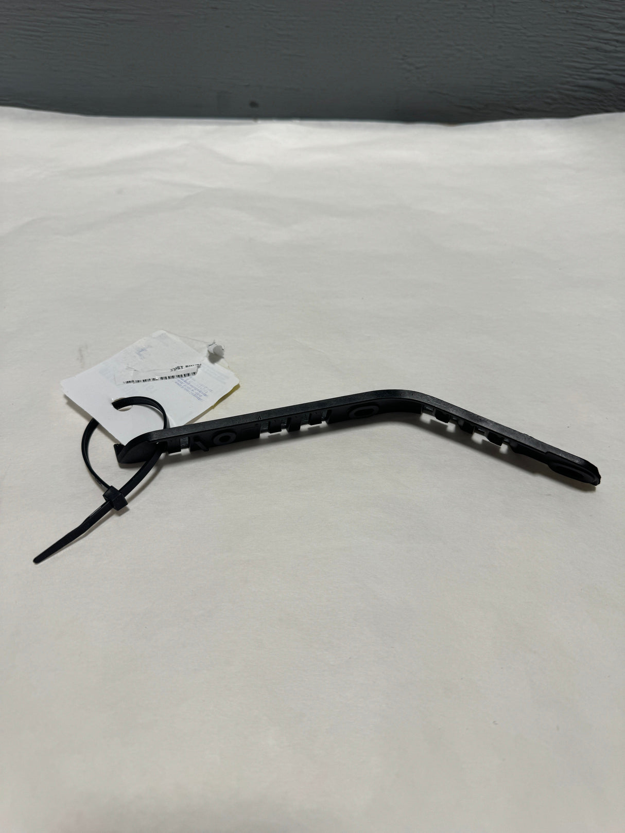 20986161 2013-2017 Buick Enclave Front Bumper Driver Side Fascia Brace Bracket OEM