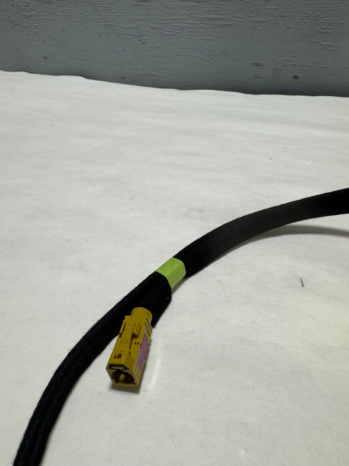 68276411AA 2013-2017 Dodge Ram Roof Antenna For Uconnect Access and Satellite Radio