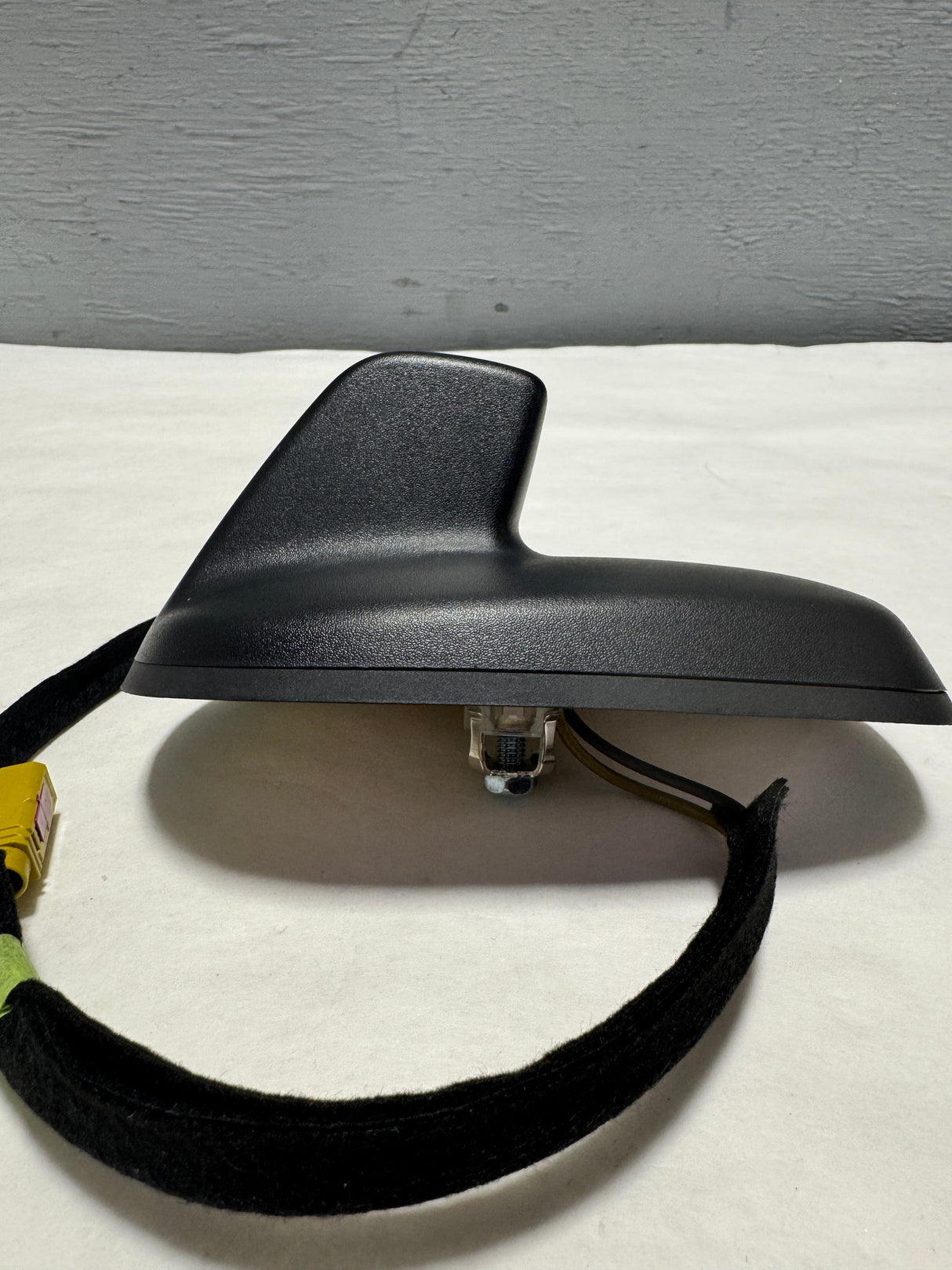 68276411AA 2013-2017 Dodge Ram Roof Antenna For Uconnect Access and Satellite Radio