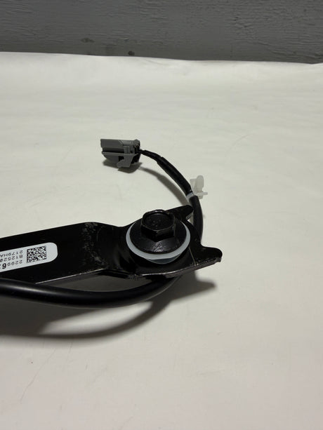 19300365 2013-2017 Enclave Acadia Traverse Front Driver Seat Belt Buckle End Black