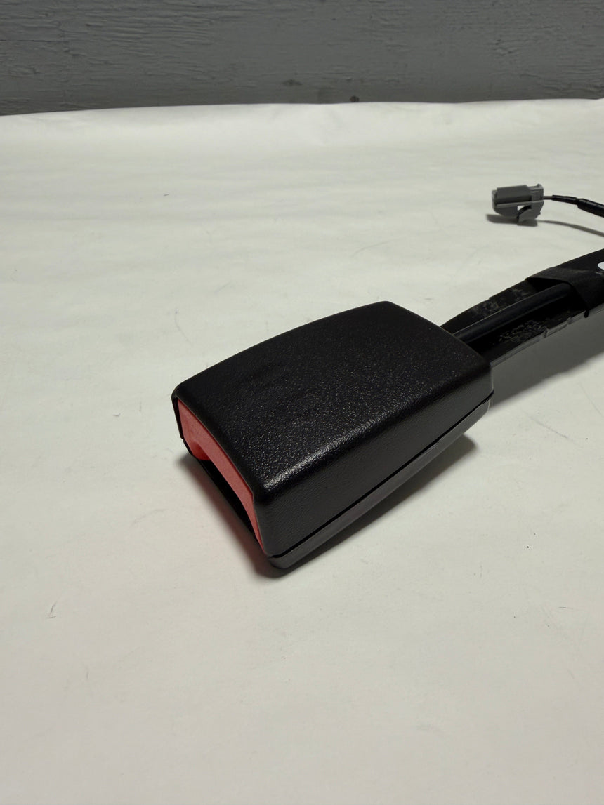 2013-2017 Enclave Acadia Traverse Front Driver Seat Belt Buckle End Black