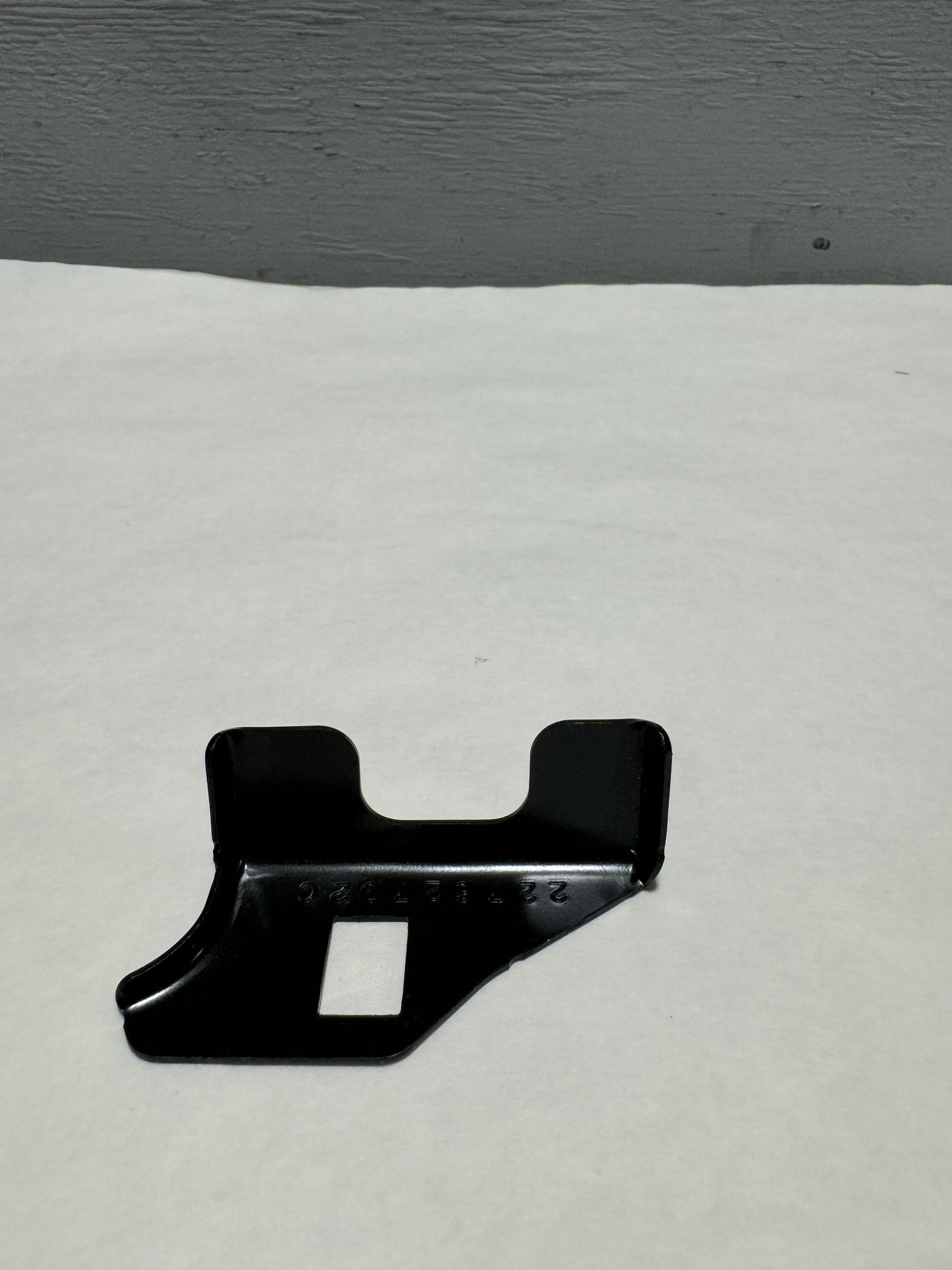 CL-0924-22762702-D27 2013-2019 Cadillac ATS Passenger Side Upper Front Fender Front Bracket OEM