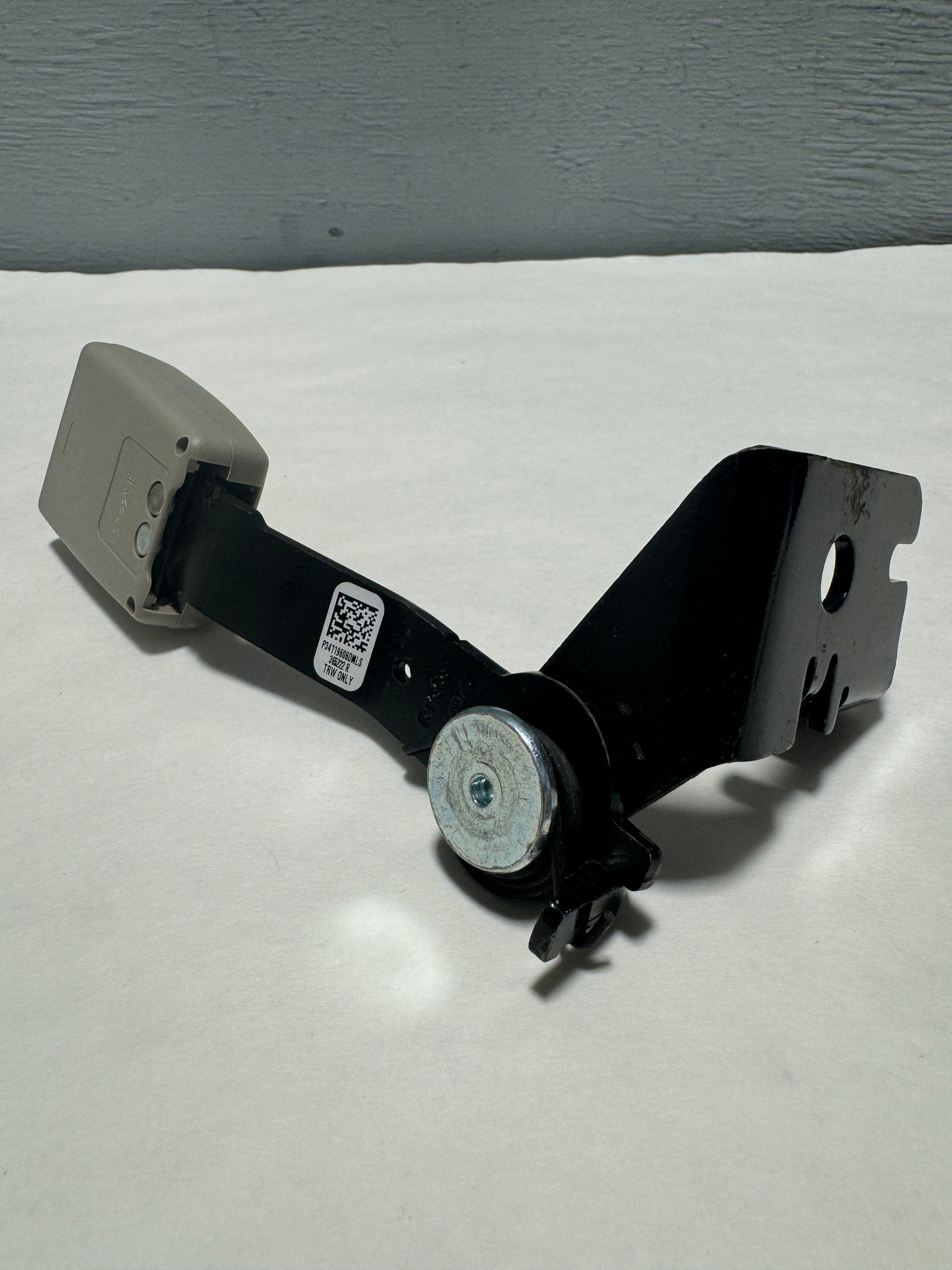 CJ5Z-7860045-AD-B8 2013-2019 Ford Escape Drivers Side Rear Seat Belt Buckle Stone Color OEM