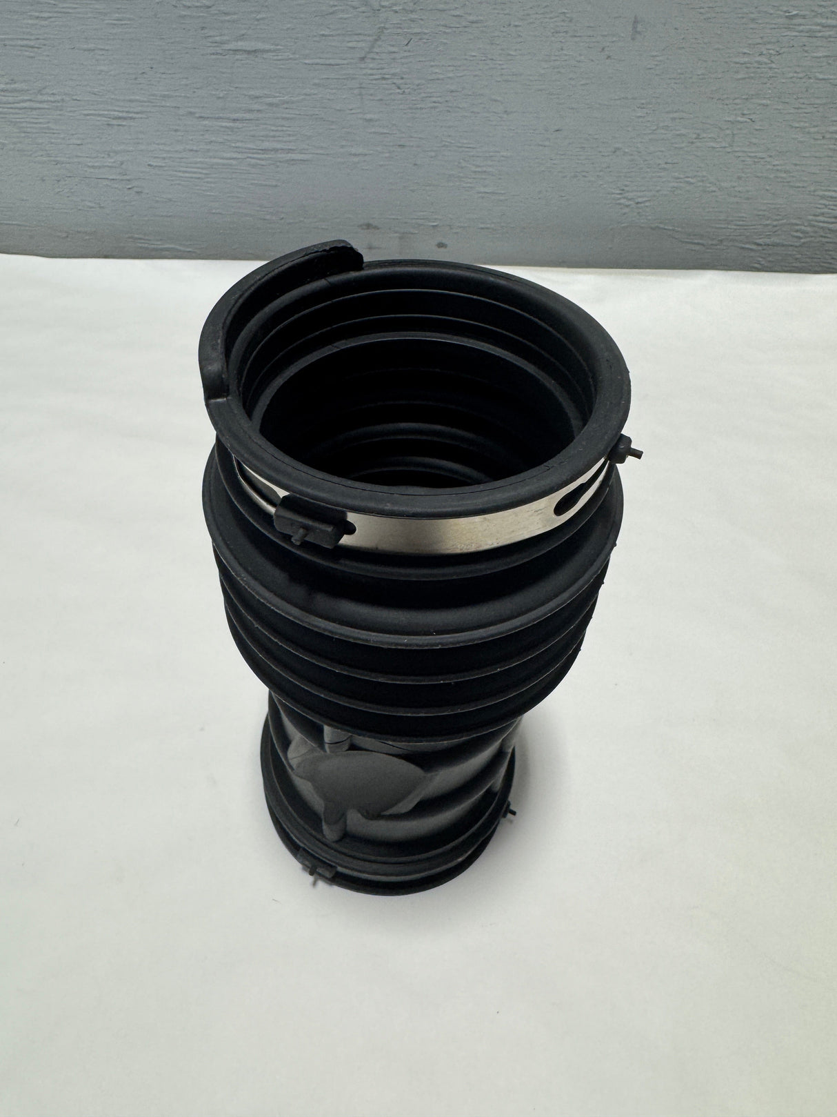 DA8Z-9B659-D 2013-2019 Ford Explorer or Taurus 3.5 Engine Air Intake Hose OEM