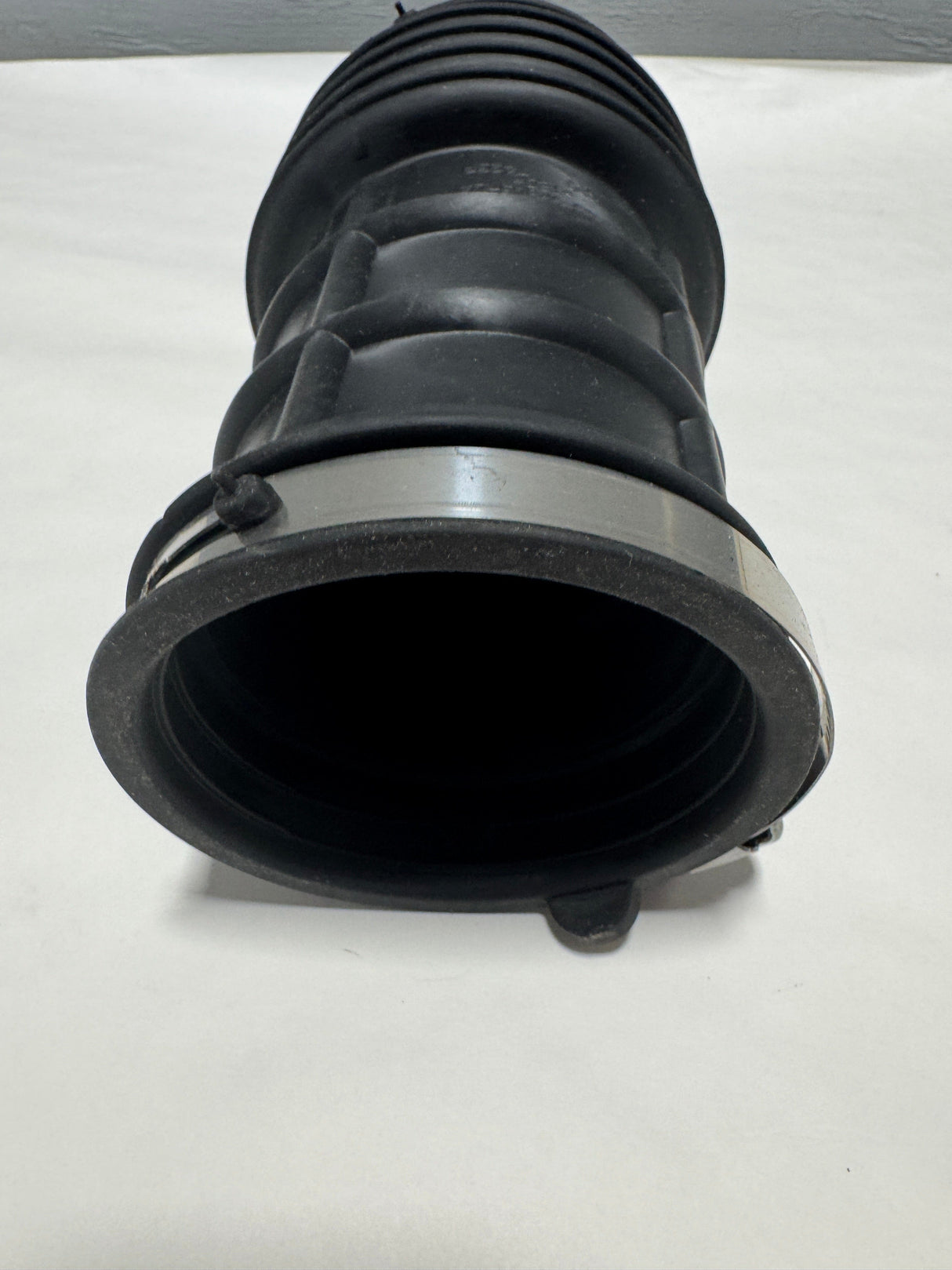 DA8Z-9B659-D 2013-2019 Ford Explorer or Taurus 3.5 Engine Air Intake Hose OEM