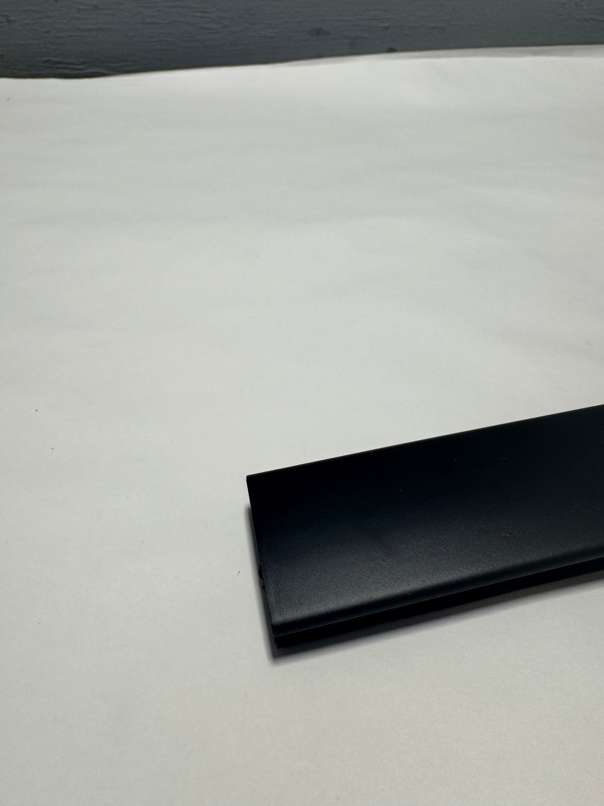 42577928 2013-2022 Buick Encore Driver Side Front Roof Joint Molding For Roof Rack Equipped Only