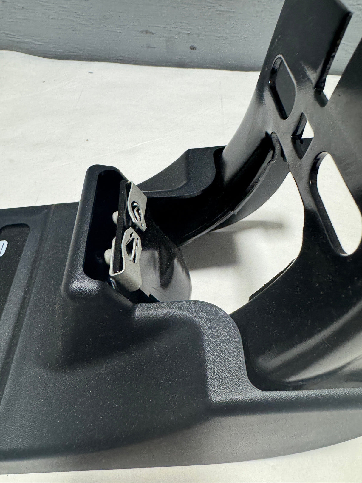 68199101AC 2013-2025 Ram 2500 3500 Crew Cab (1) Side Step Bracket OEM