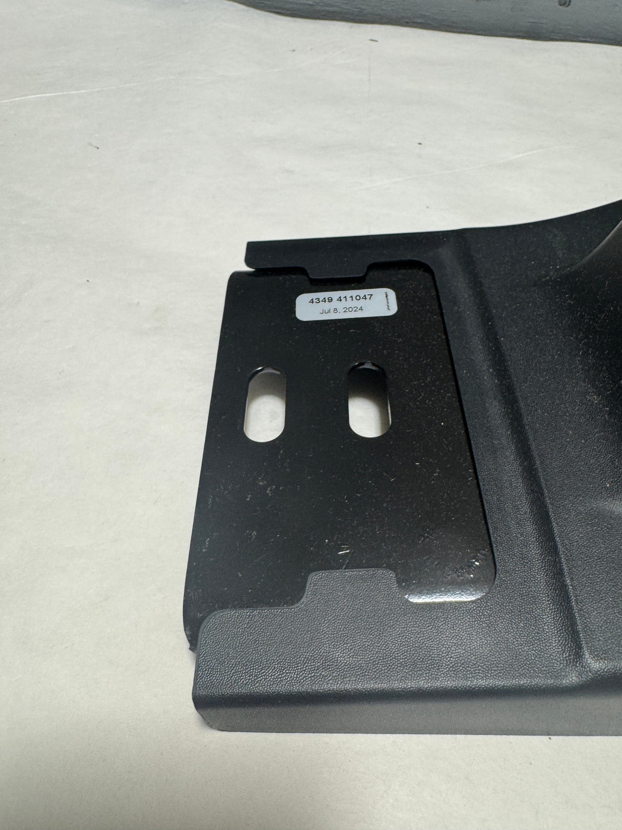 68199101AC 2013-2025 Ram 2500 3500 Crew Cab (1) Side Step Bracket OEM