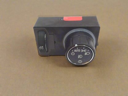 84472676 2014-2016 GMC Sierra Headlight / Fog Light Switch With Red Backlight OEM