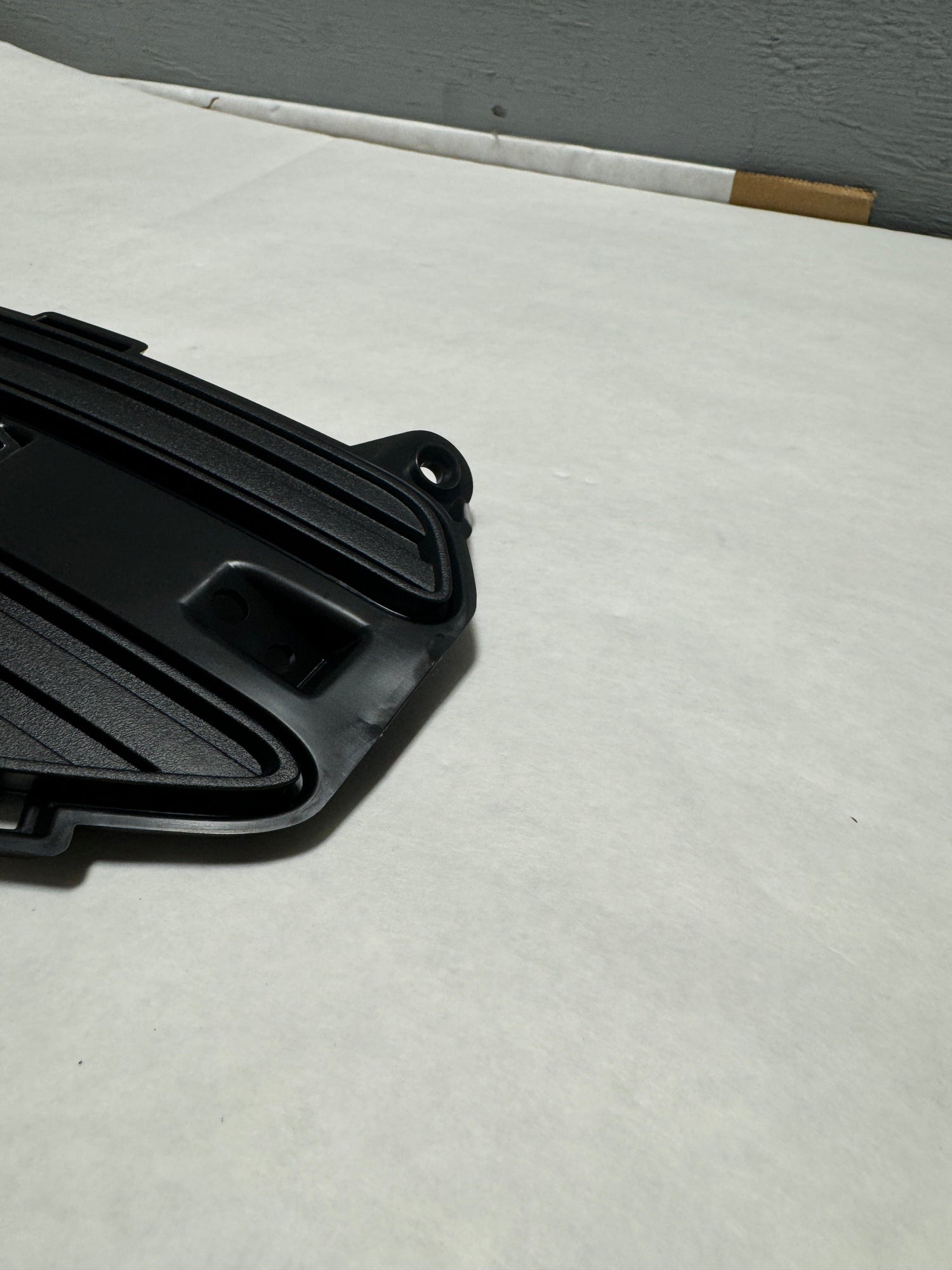 86588-3W500 2014-2016 Kia Sportage Passenger Side Fog Lamp Molding Outer Grille Lower Support