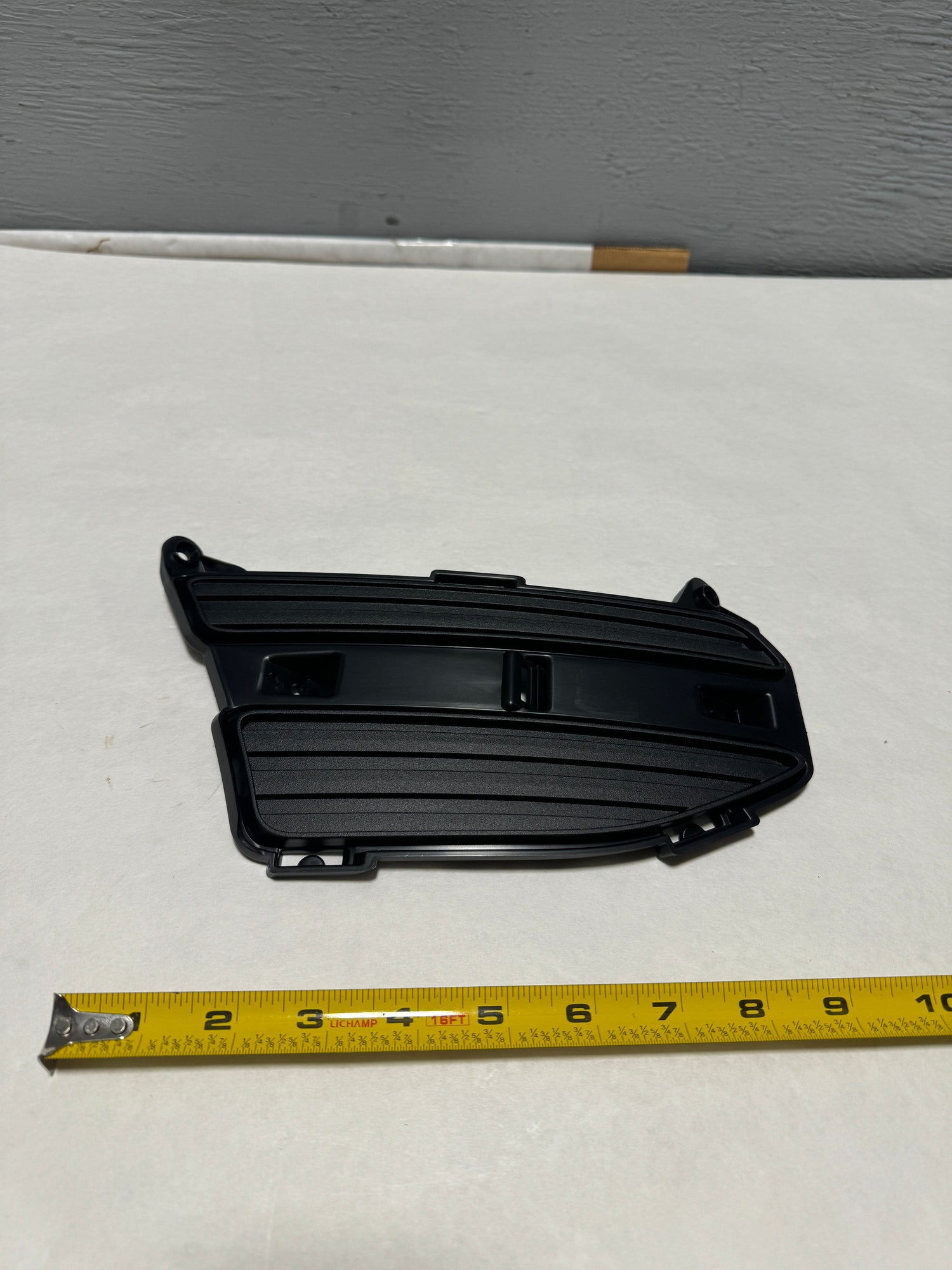 86588-3W500 2014-2016 Kia Sportage Passenger Side Fog Lamp Molding Outer Grille Lower Support