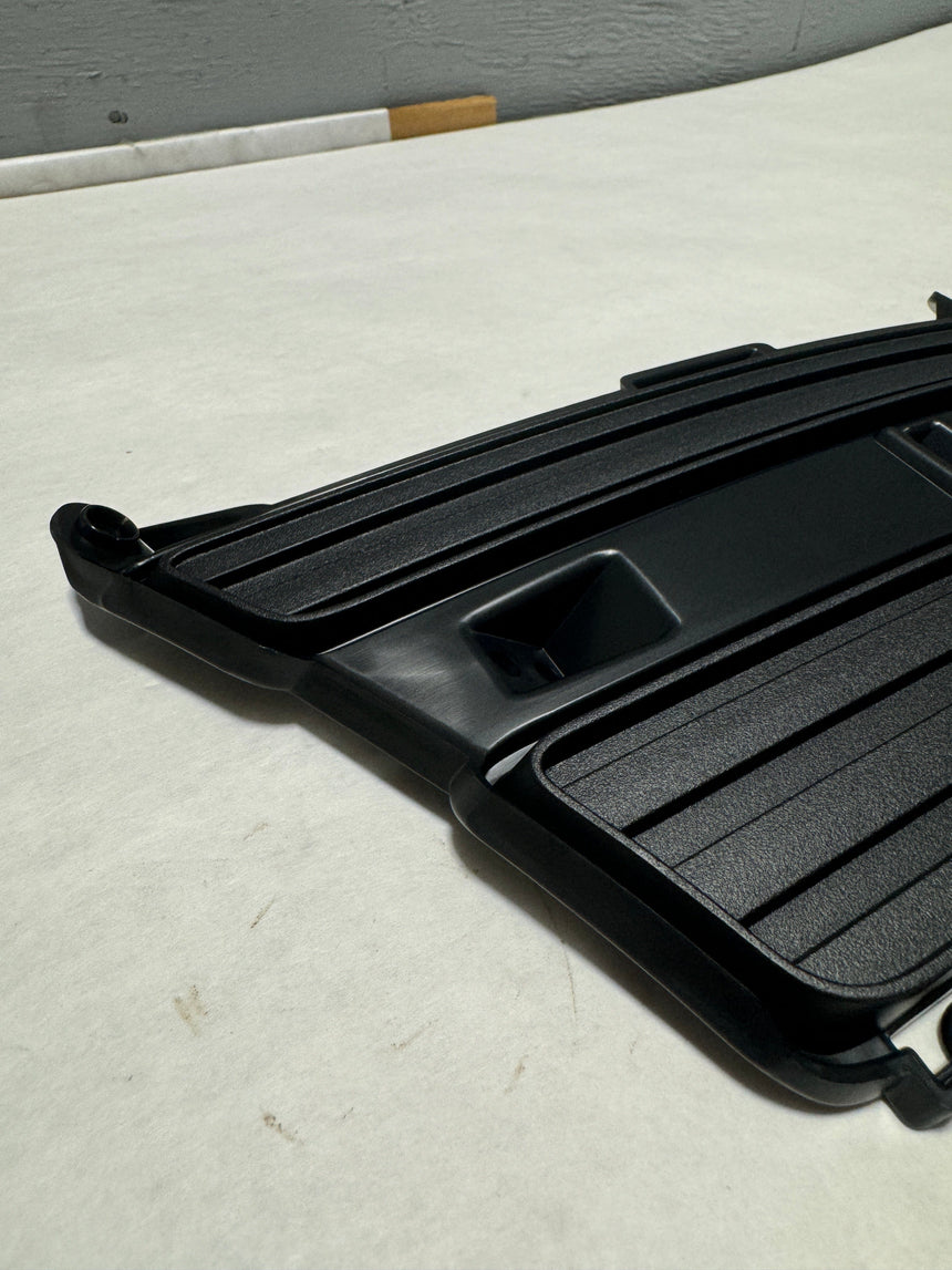 2014-2016 Kia Sportage Passenger Side Fog Lamp Molding Outer Grille Lower Support