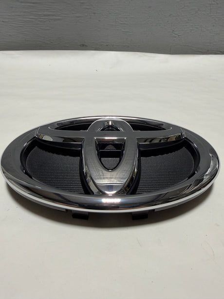 CL-1025-75610-0E010-D3 2014-2016 Toyota Highlander Non Hybrid Grille Emblem W/O adaptive Cruise OEM