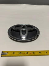 CL-1025-75610-0E010-D3 2014-2016 Toyota Highlander Non Hybrid Grille Emblem W/O adaptive Cruise OEM