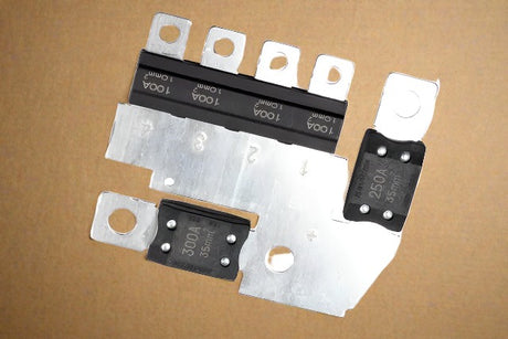 13289598 2014-2017 Cadillac XTS or CTS Engine Fuse Block Insert Plate OEM