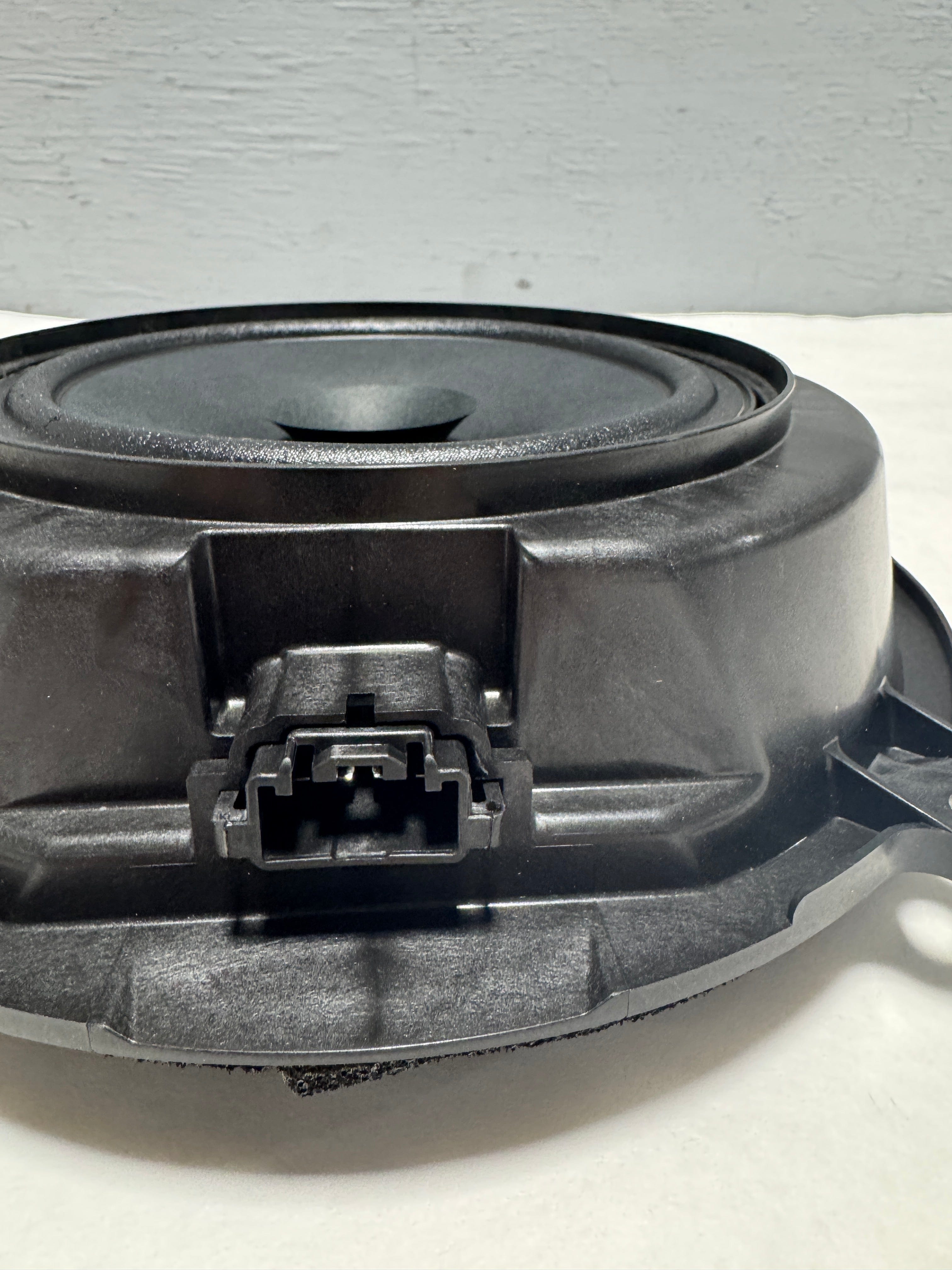 2014-2018-mazda3-1-front-door-