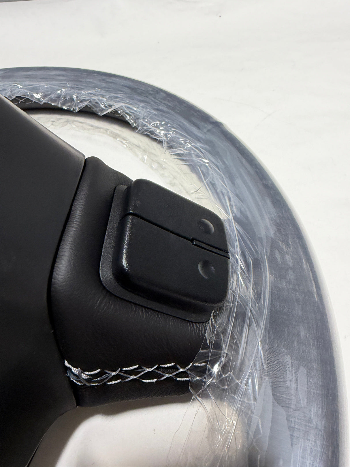 84483768 2014-2018 Silverado 1500 Black Heated Leather Steering Wheel Without Crash Alert