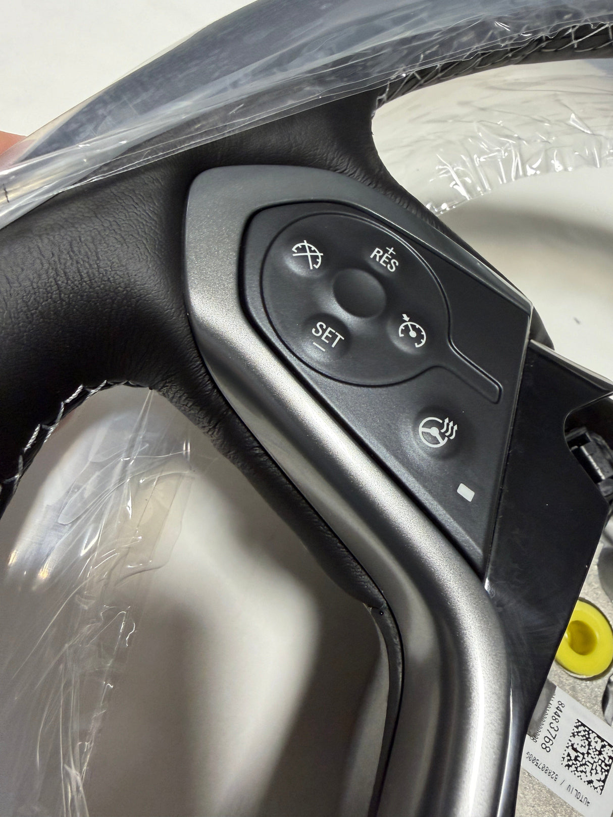 84483768 2014-2018 Silverado 1500 Black Heated Leather Steering Wheel Without Crash Alert