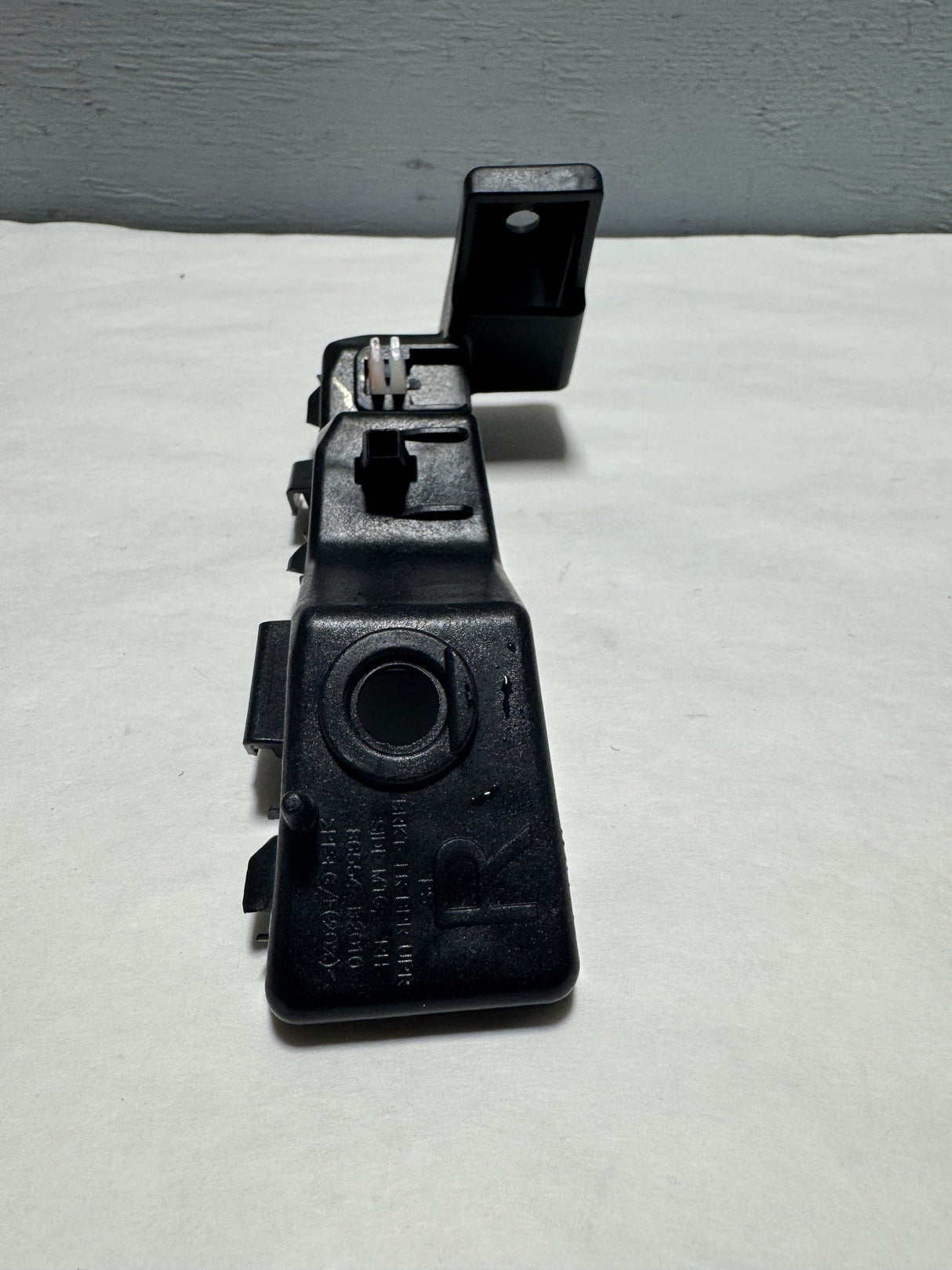 86554-B2000 2014-2019 Kia Soul Front Bumper Passenger Side Lower Cover Bracket OEM